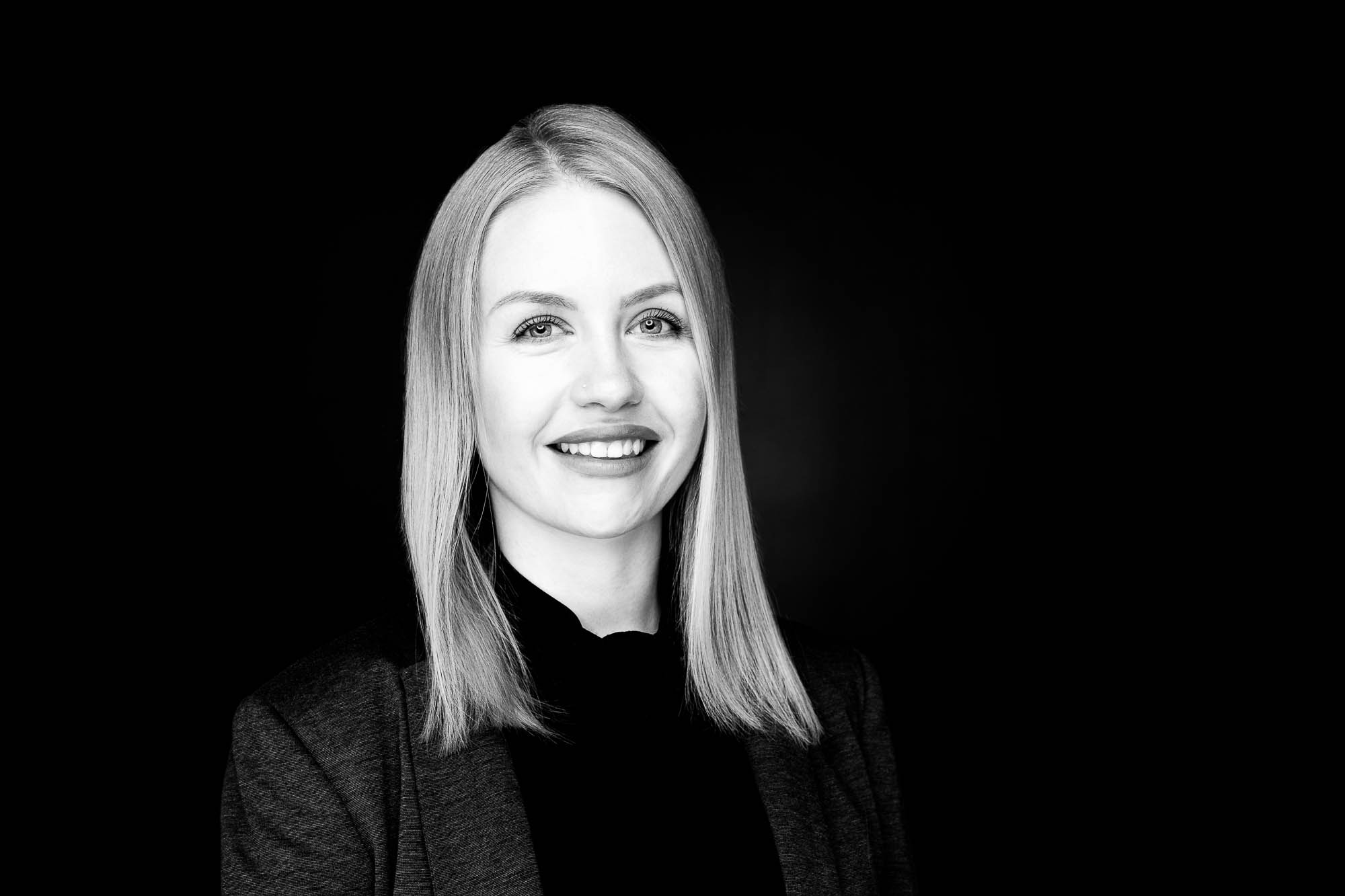 Export x3 Headshot  06195 Dez 01 2019 Bearbeitet Headshots 2019  Miro Nicole Nadine